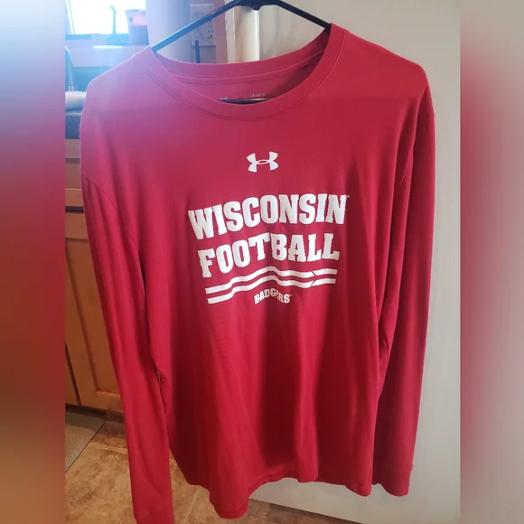 Wisconsin Badgers Under Armour Large Long sleeve shirt - Picture 1 of 4